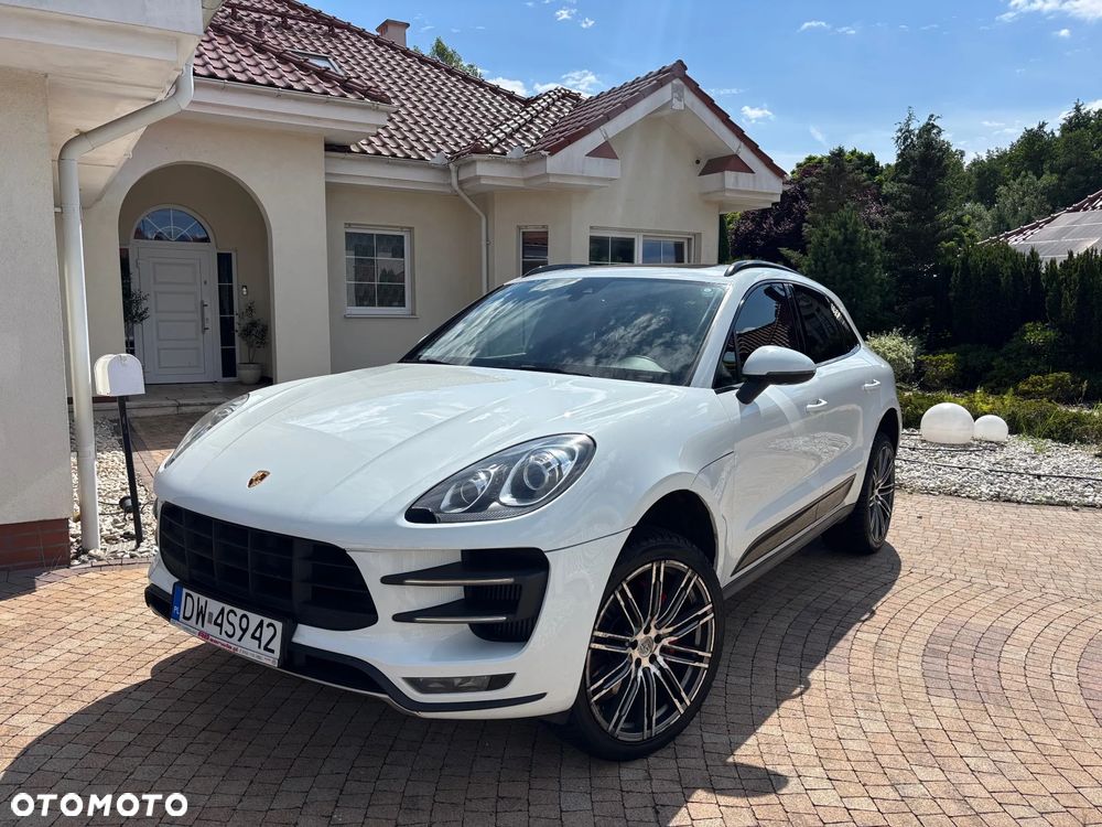 Porsche Macan Turbo - 1