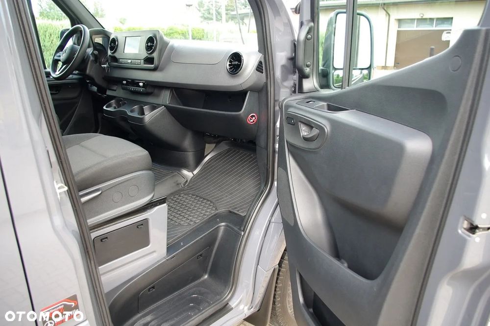 Mercedes-Benz Sprinter - 2