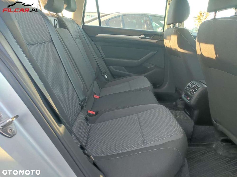 Volkswagen Passat - 20
