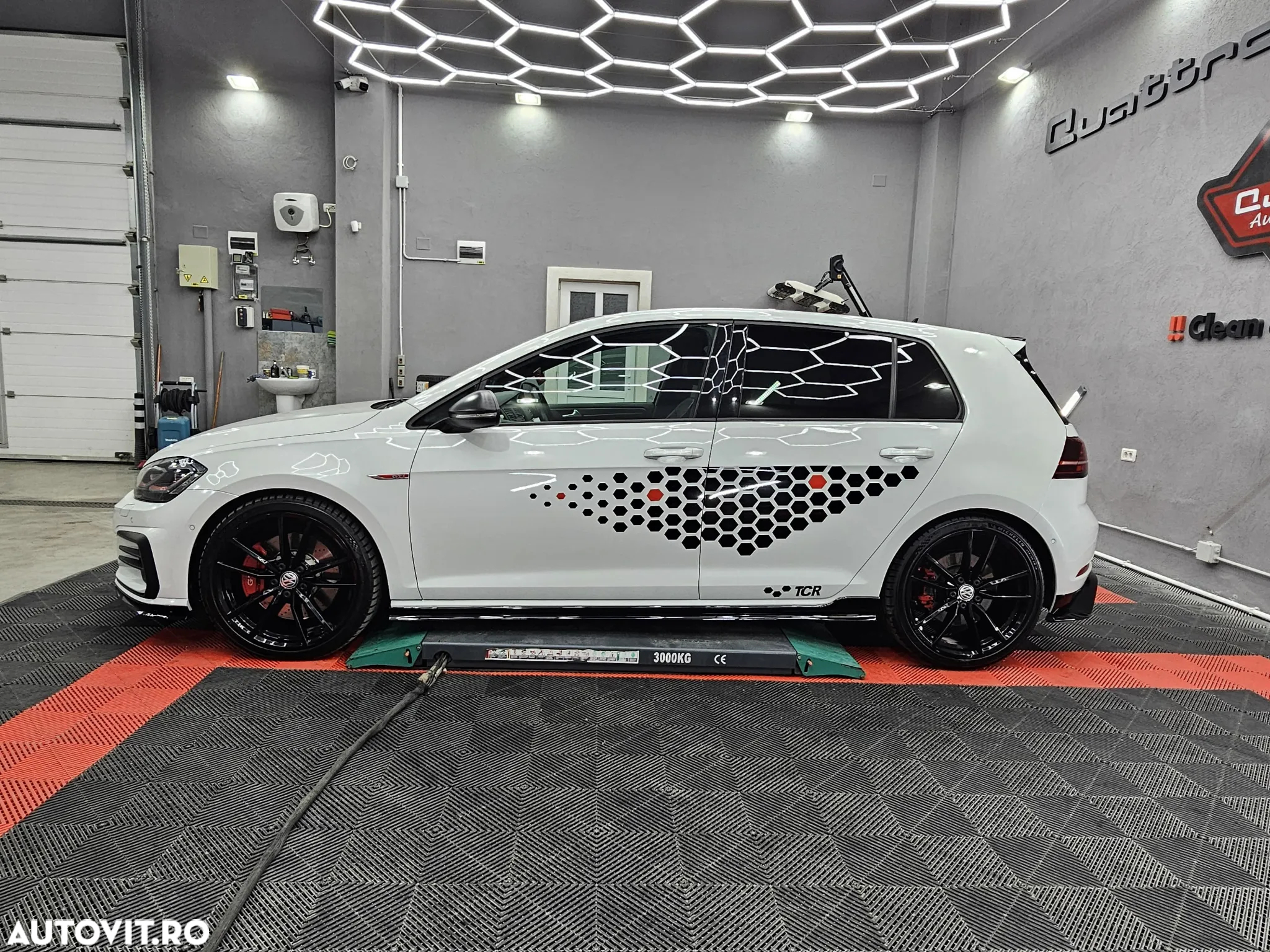 Volkswagen Golf GTI TCR 2.0 TSI OPF DSG - 3