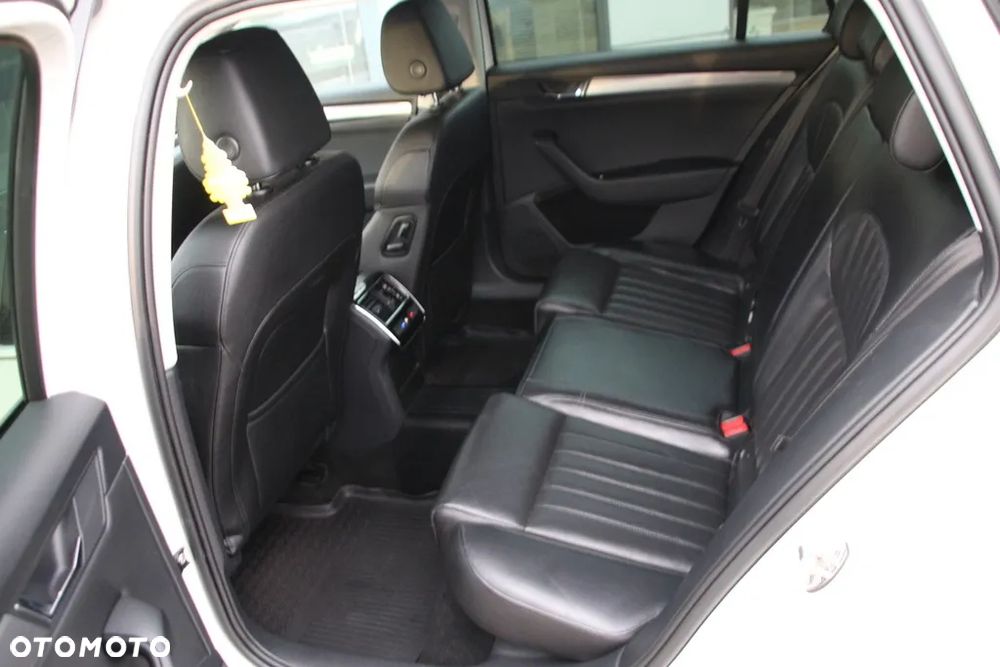 Skoda Superb 2.0 TDI 4x4 DSG Ambition - 32