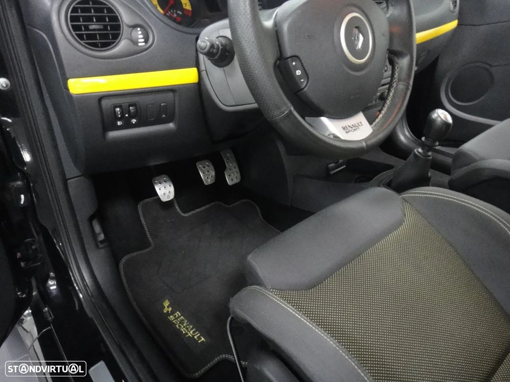 Renault Clio 2.0 16V Sport - 24