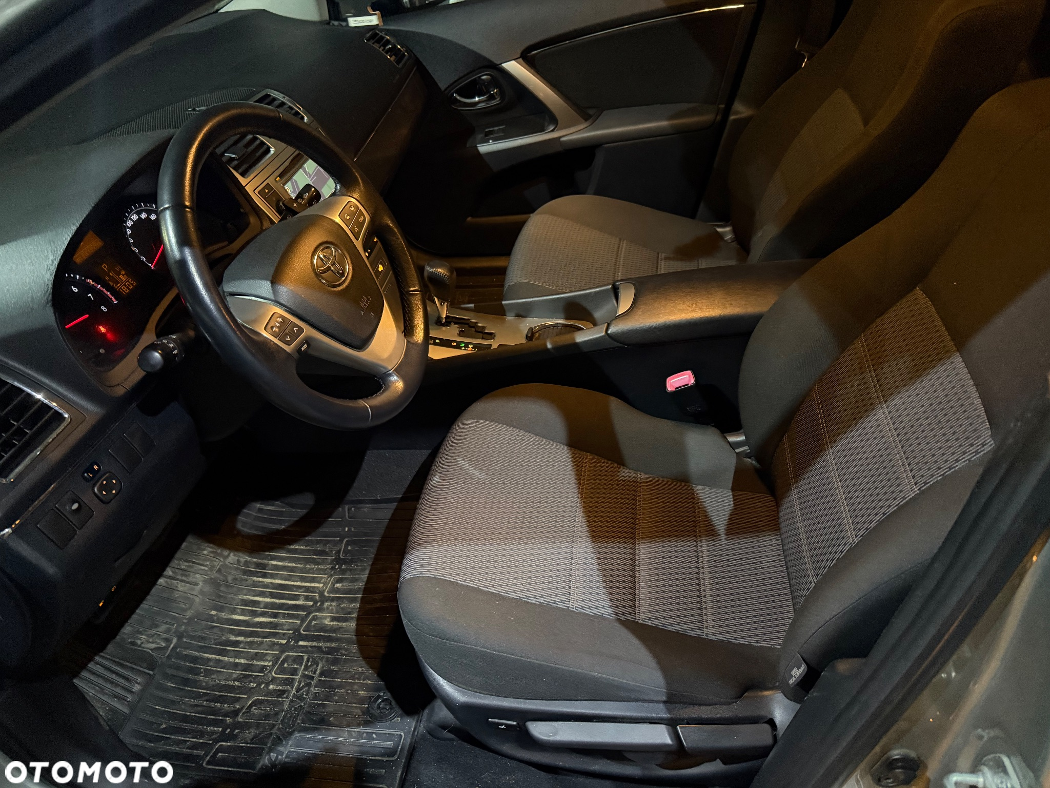 Toyota Avensis - 6