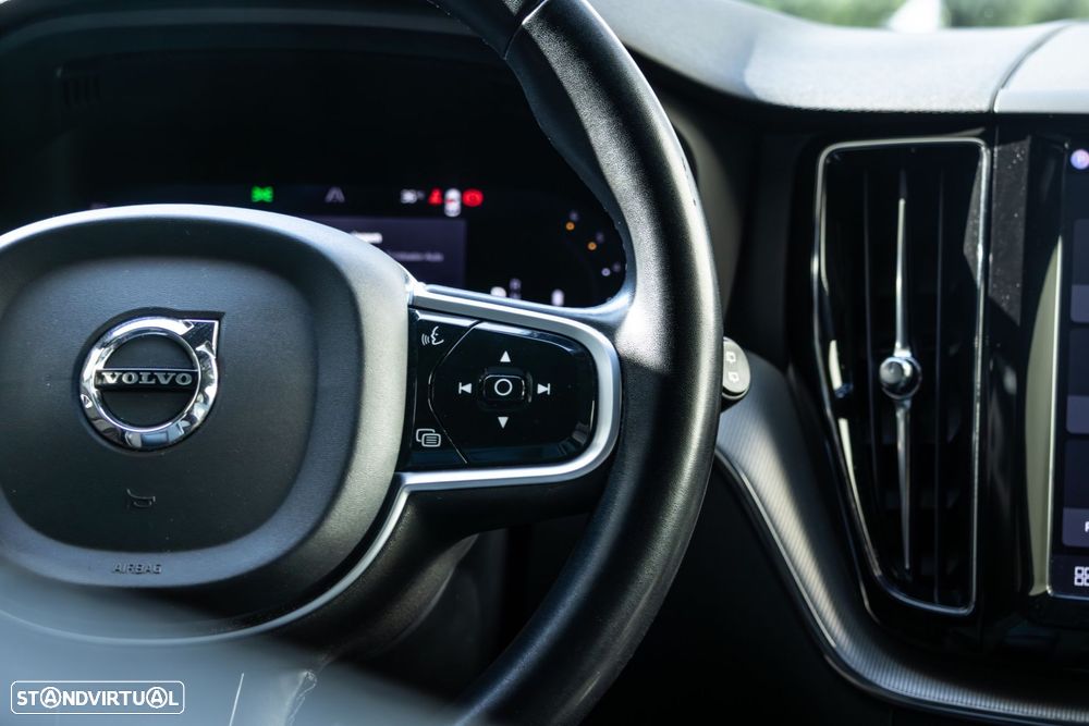 Volvo XC 60 2.0 B4 R-Design Geartronic - 21