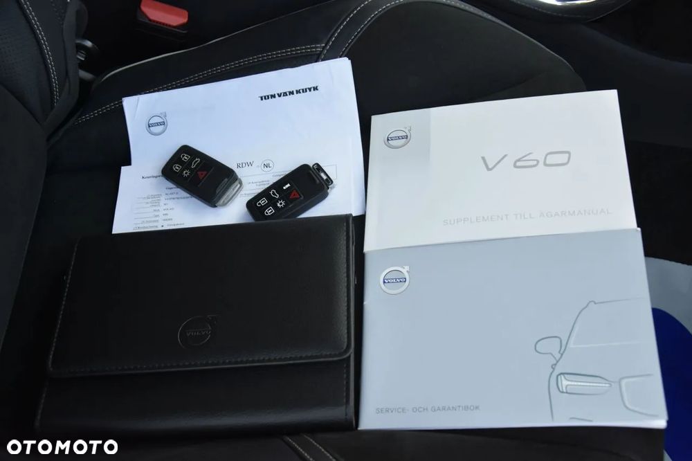 Volvo V60 D3 AWD Geartronic R-Design - 23