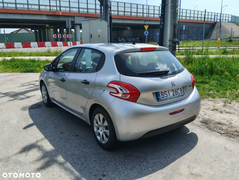 Peugeot 208 - 8