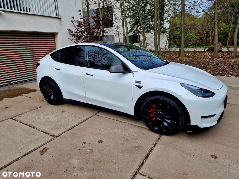 Tesla Model Y Long Range AWD - 9
