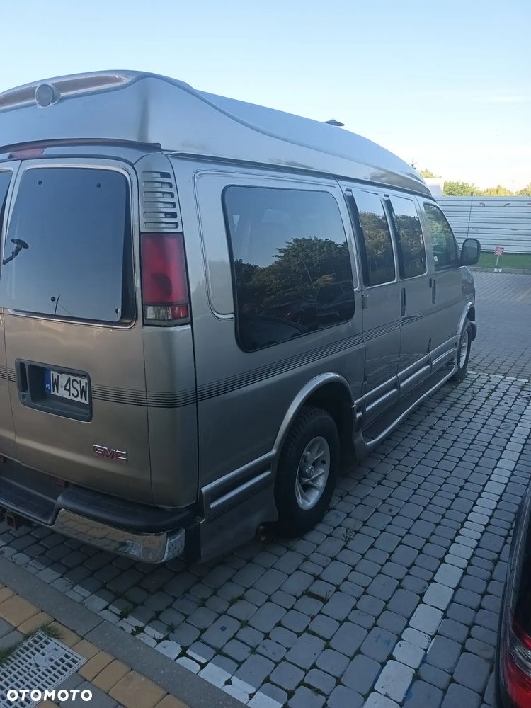 GMC Savana - 1
