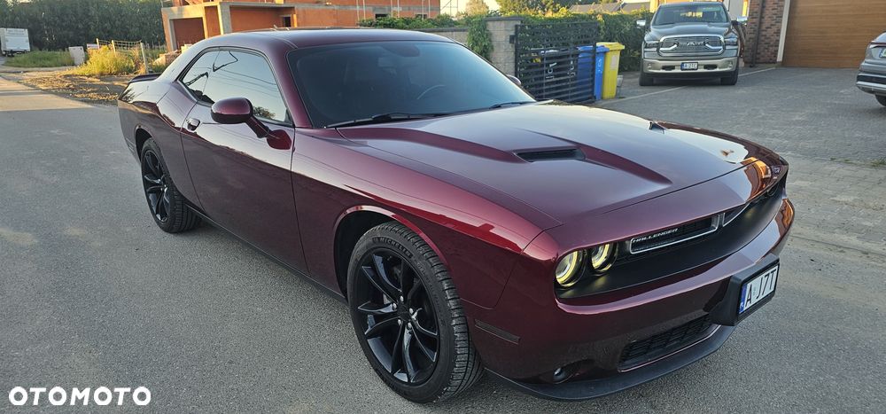 Dodge Challenger - 2