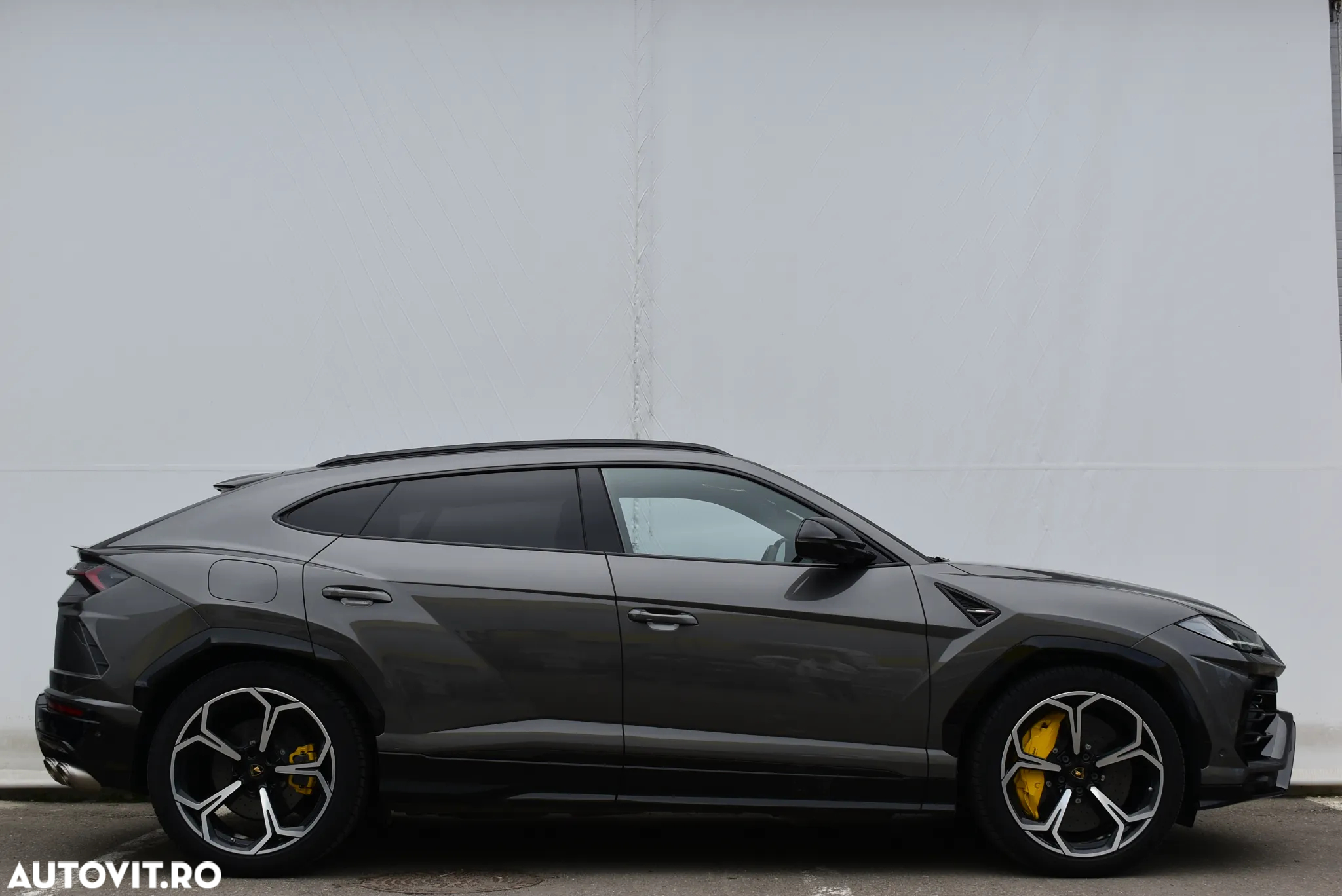 Lamborghini URUS - 7