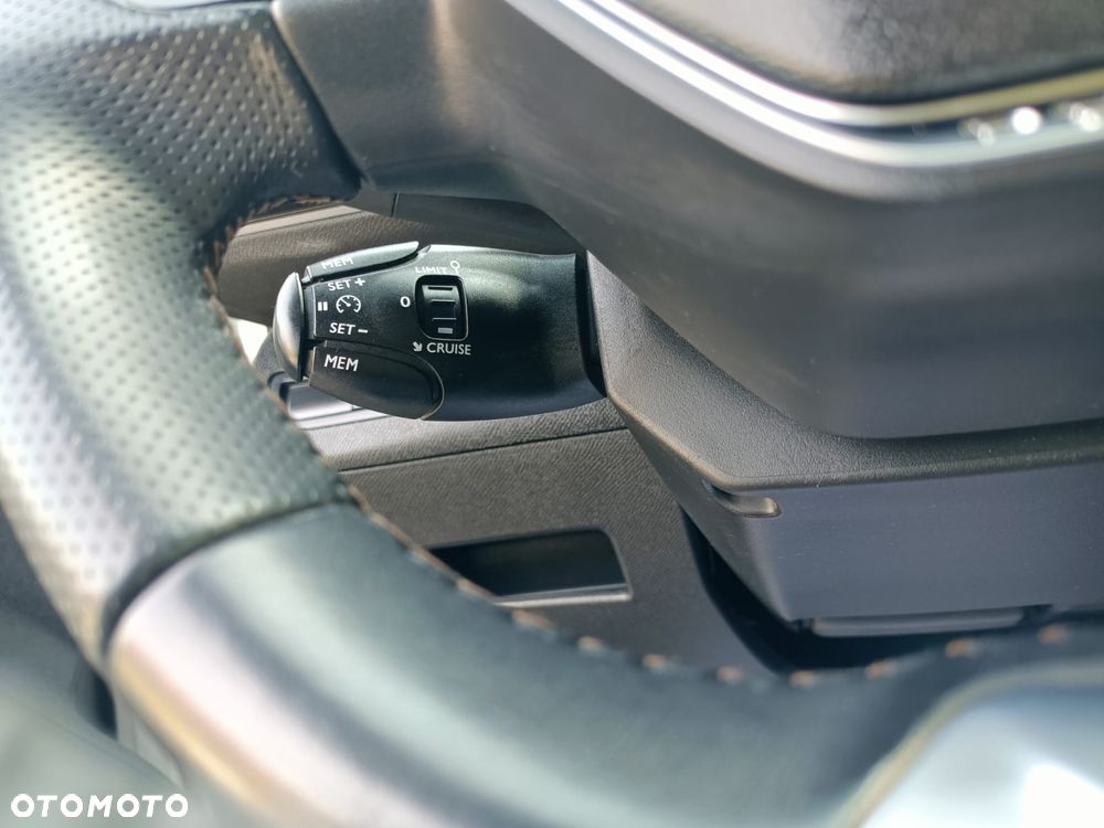 Peugeot 3008 1.2 PureTech GPF Allure S&S EAT8 - 34