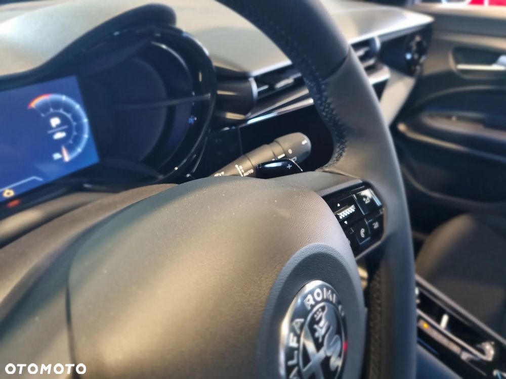 Alfa Romeo Junior 1.2 mHEV Ibrida eDCT - 11