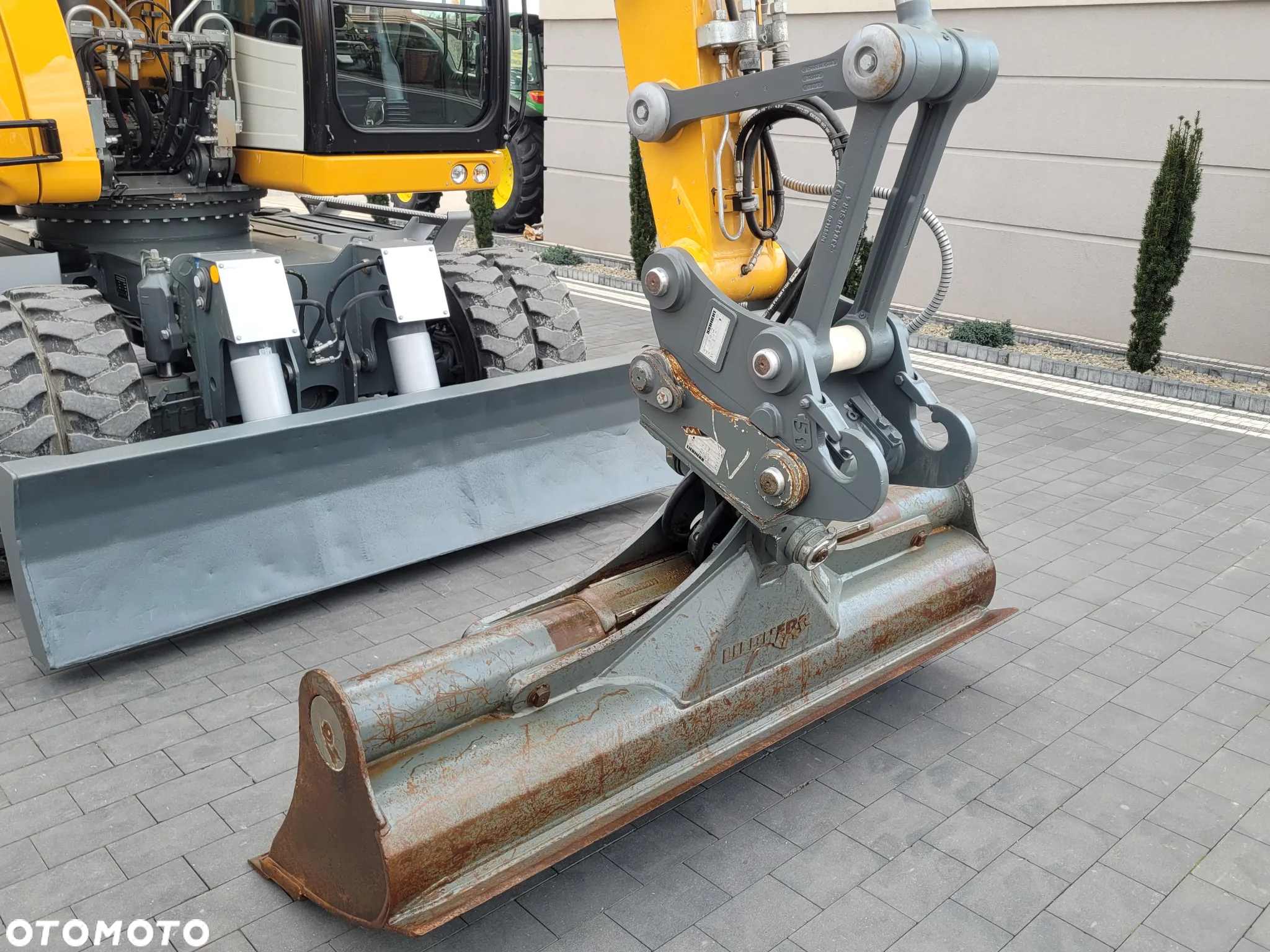 Liebherr A913 compact / 3400h / jak NOWA!!! / - 25