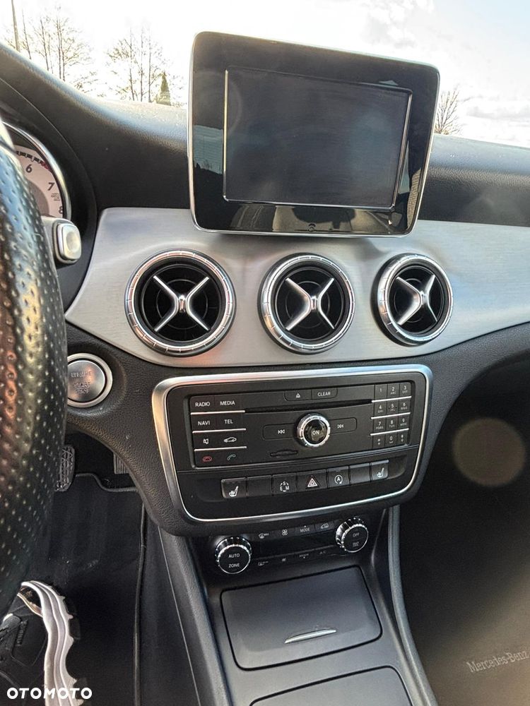 Mercedes-Benz CLA 250 7G-DCT - 16
