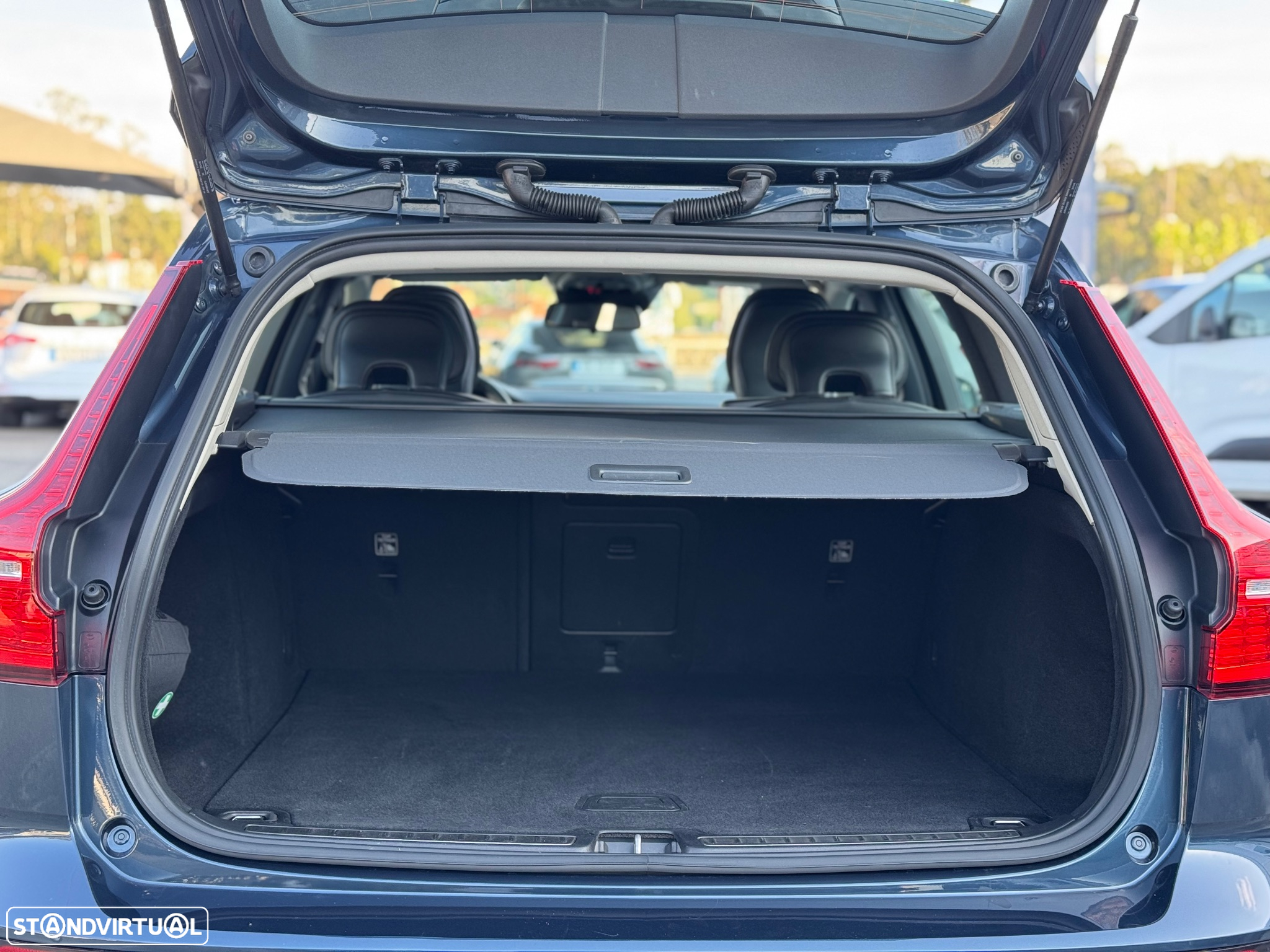 Volvo V60 2.0 D3 Momentum Geartronic - 9
