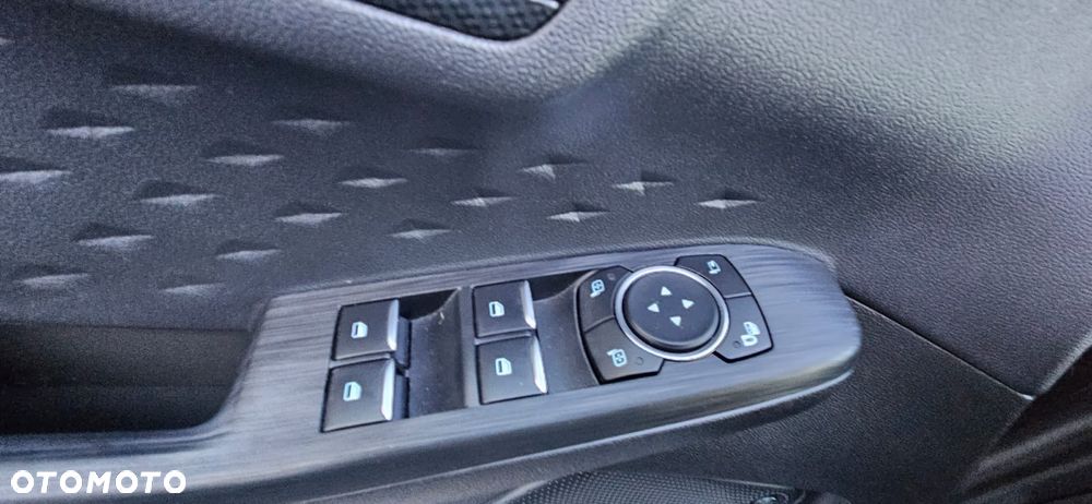 Ford Kuga 1.5 EcoBoost FWD ST-Line X - 23