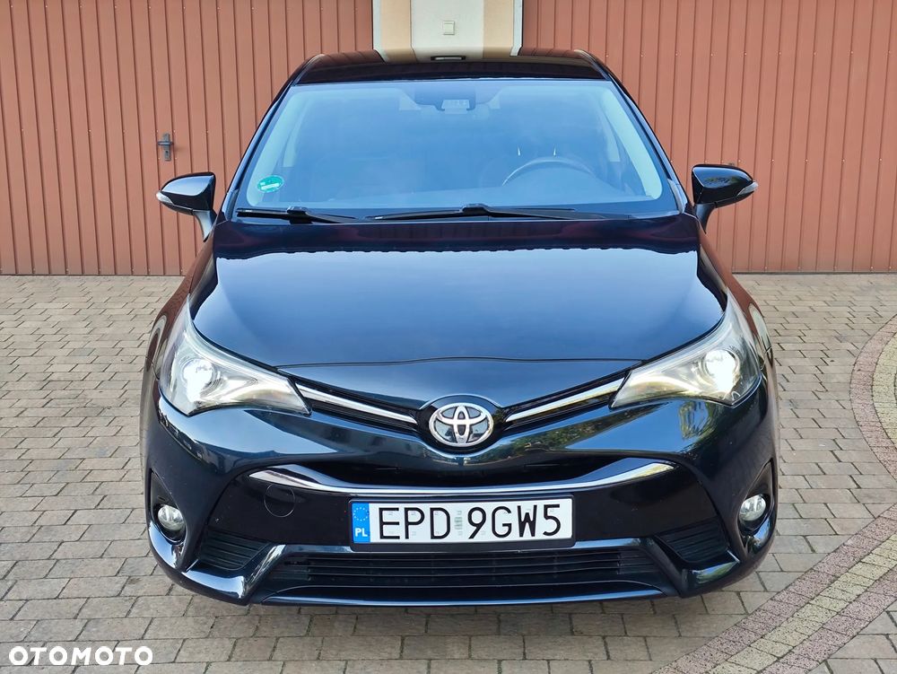Toyota Avensis 2015 photo 2