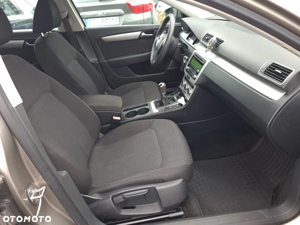 Volkswagen Passat 2.0 TDI Comfortline - 23