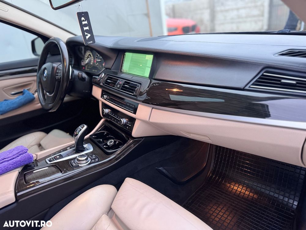 BMW Seria 5 525d xDrive Sport-Aut. Luxury Line - 17