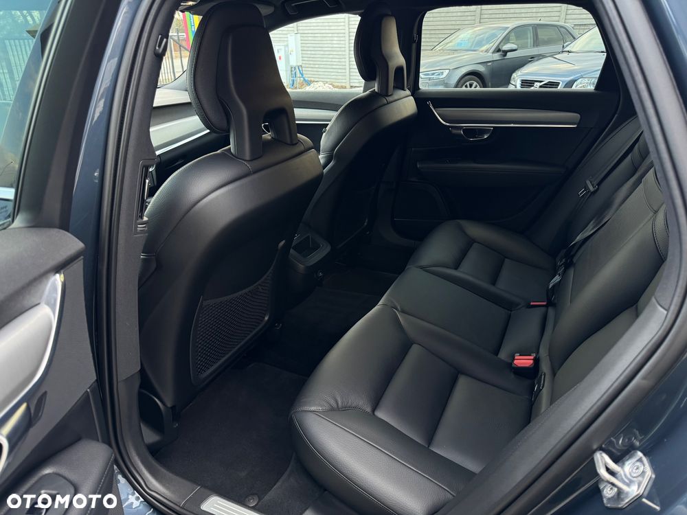 Volvo V90 D4 Momentum - 27