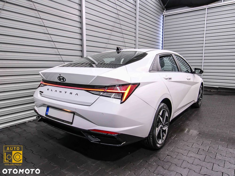 Hyundai Elantra 1.6 Executive CVT - 8
