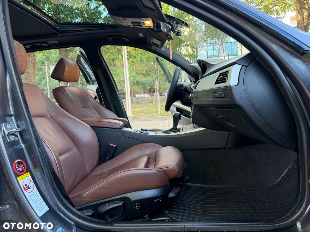 BMW Seria 3 330i - 10