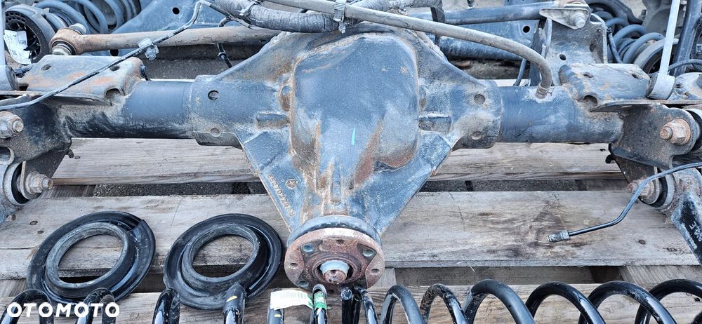 RAM 1500 V 5 2019- 4X4 5.7 HEMI QUAD CAB 1,5 Big Horn Kompletna belka zawieszenia tylnego Most napędowy Dyfer Dyferencjał 68270329AB Zawieszenie tył Wahacze Zacisk hamulcowy przełożenie 3.92 - 10