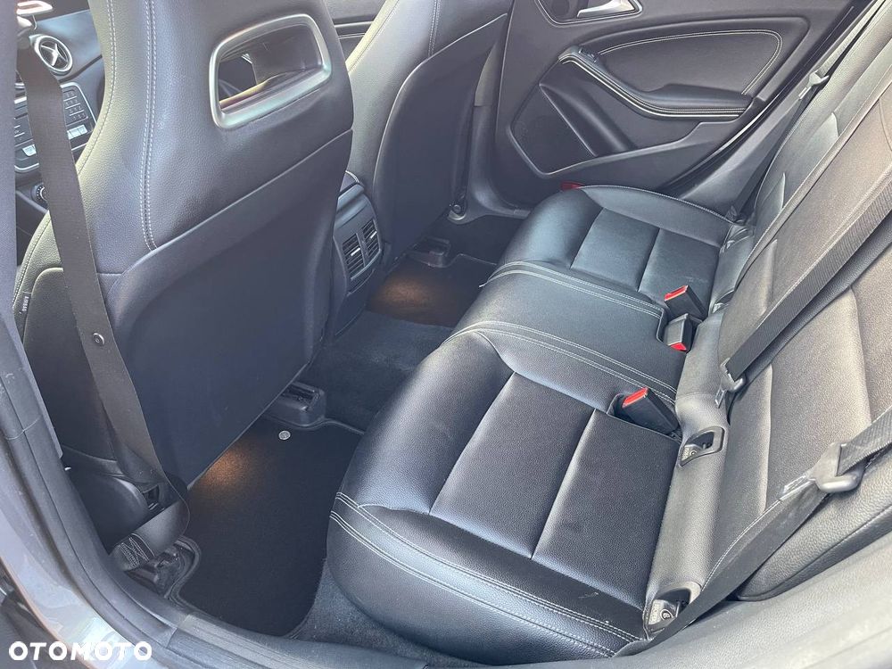 Mercedes-Benz CLA 250 4Matic 7G-DCT AMG Line - 20
