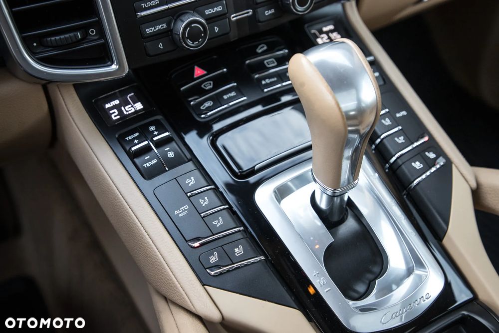 Porsche Cayenne - 26