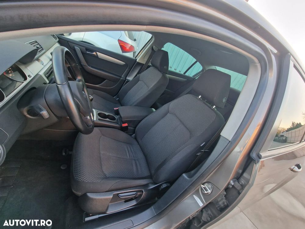 Volkswagen Passat 1.6 TDI DPF BlueMotion Technology Comfortline - 15