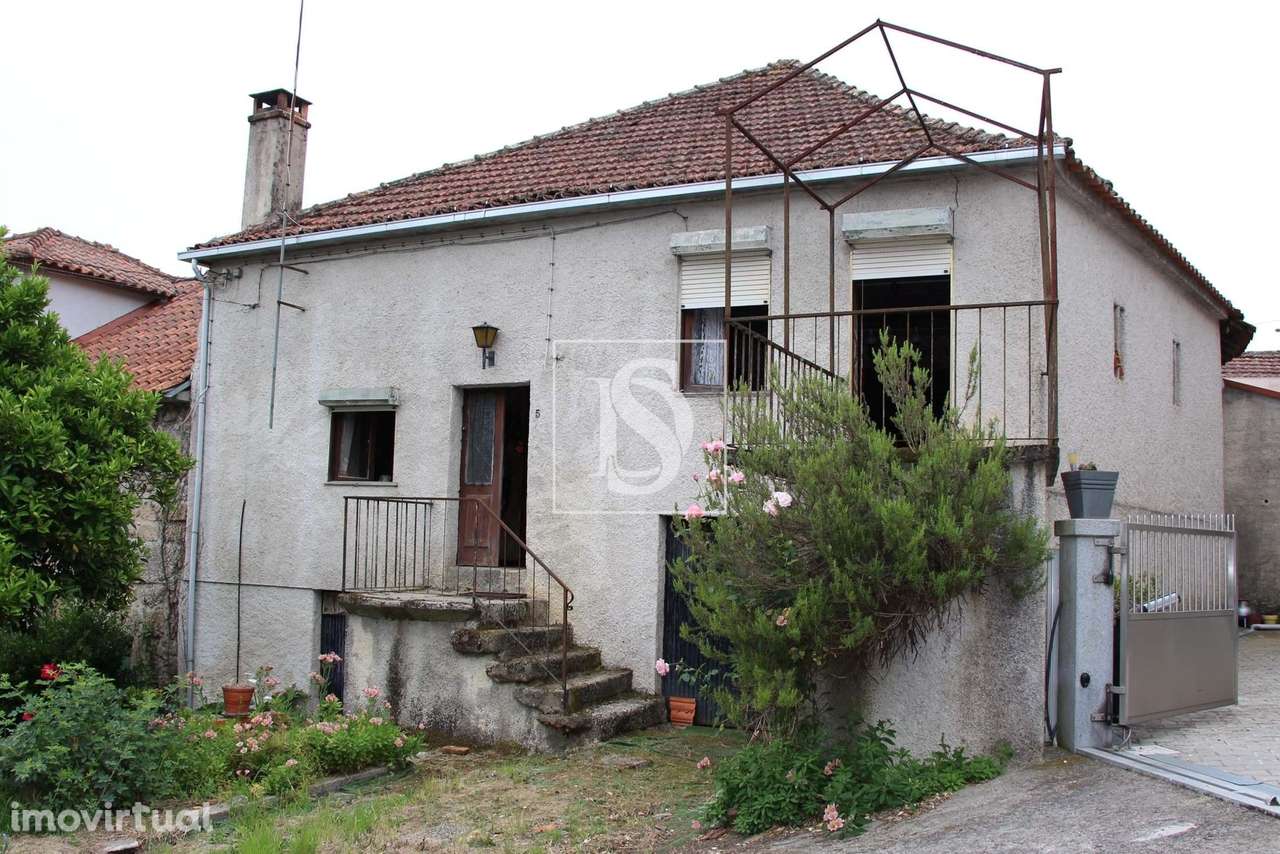 Moradias T2 e T3 para restaurar em Sabugosa - Grande imagem: 2/28