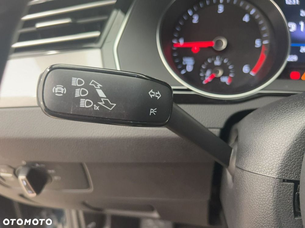Volkswagen Passat - 25