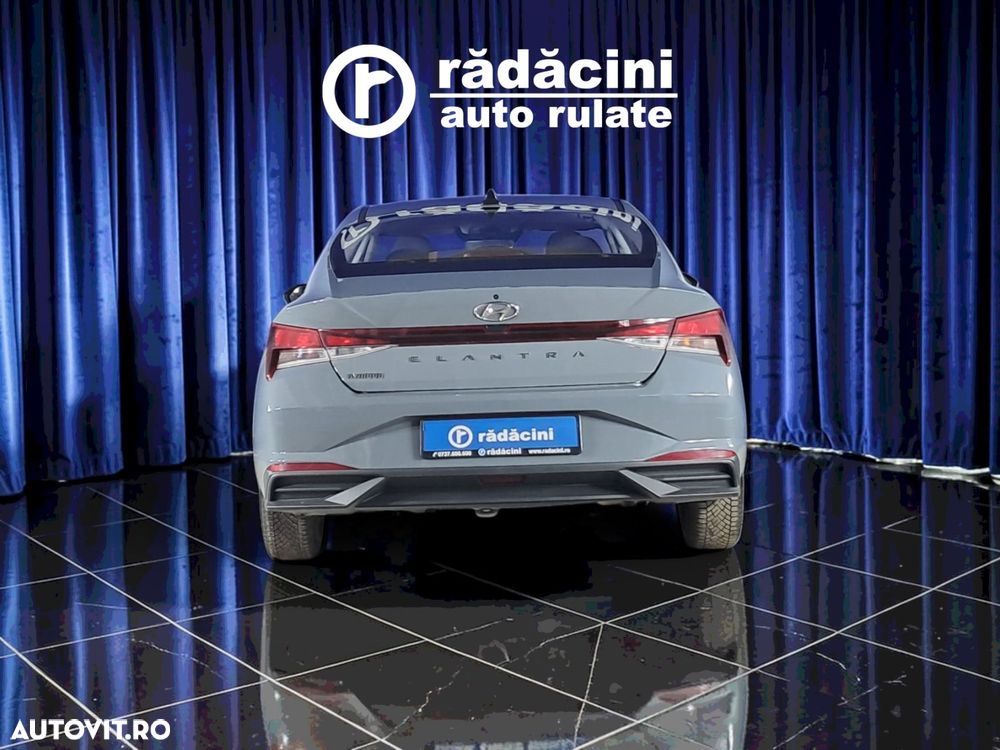 Hyundai Elantra - 9