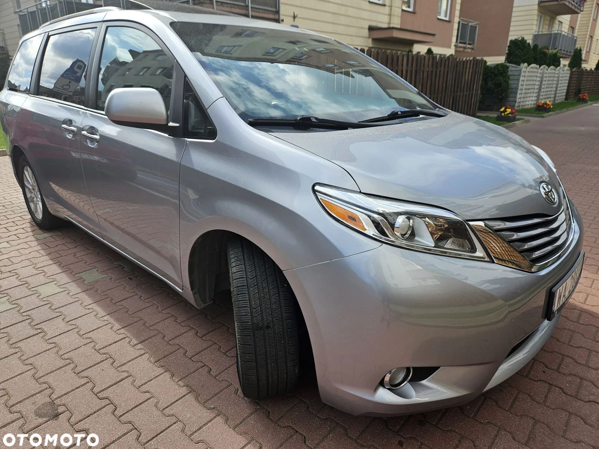 Toyota Sienna 3.5 V6 XLE AWD - 1
