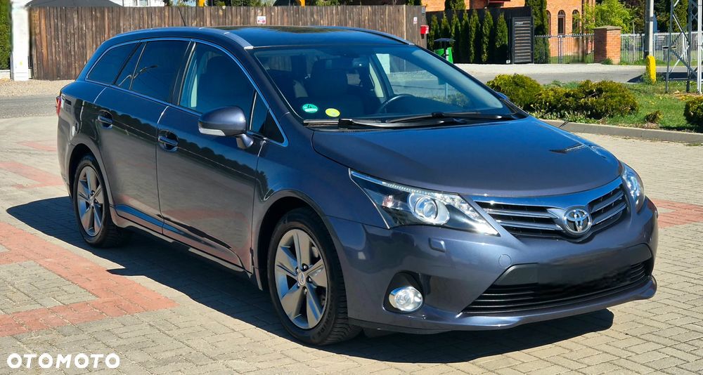 Toyota Avensis 2.0 D-4D Executive - 1