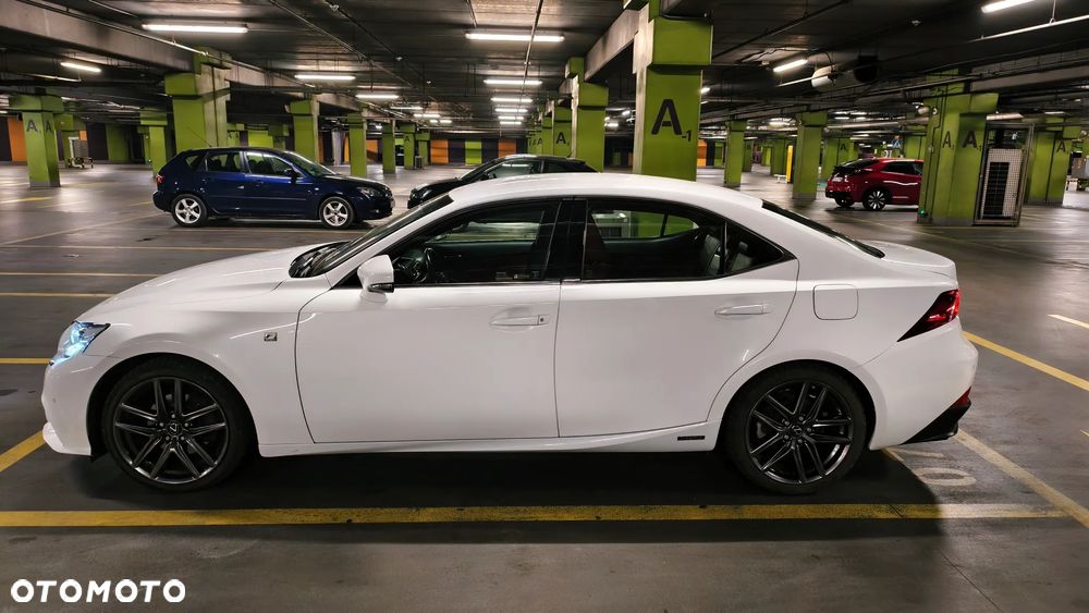 Lexus IS 300h F Sport - 5