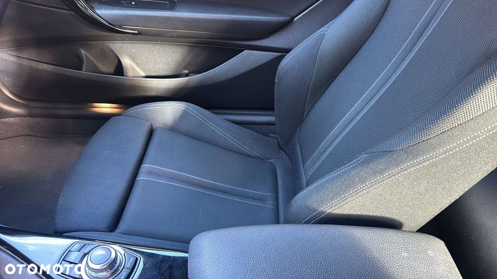 BMW Seria 1 118d Sport Line - 12