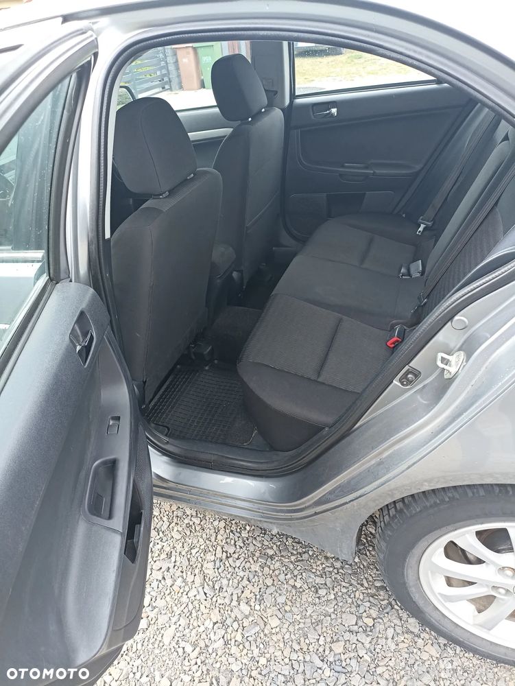 Mitsubishi Lancer 1.6 Invite - 6