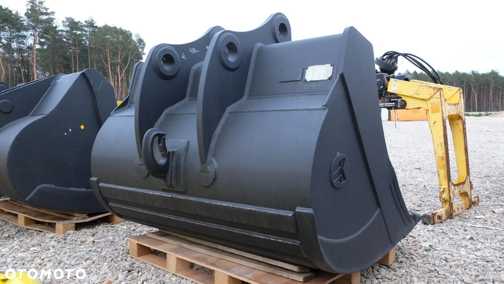 łyżka do koparki 1.8m3 sworznie fi 90mm - 2