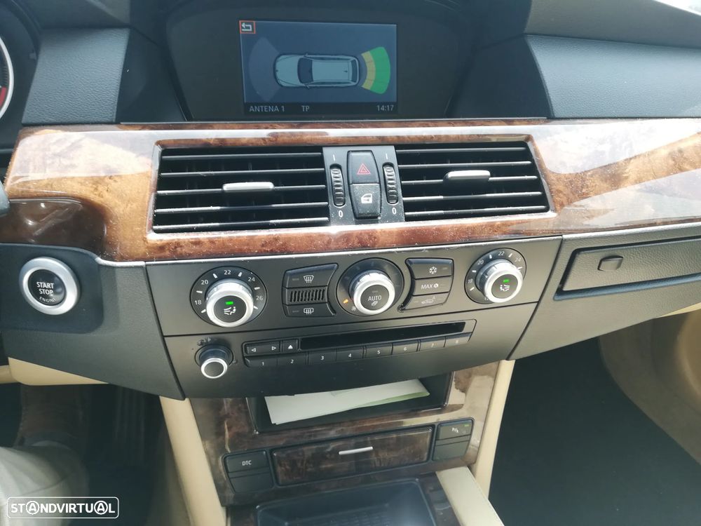 BMW 520 d Executive - 14