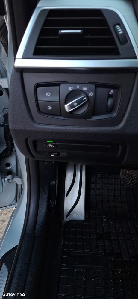 BMW Seria 3 330e iPerformance M Sport - 15