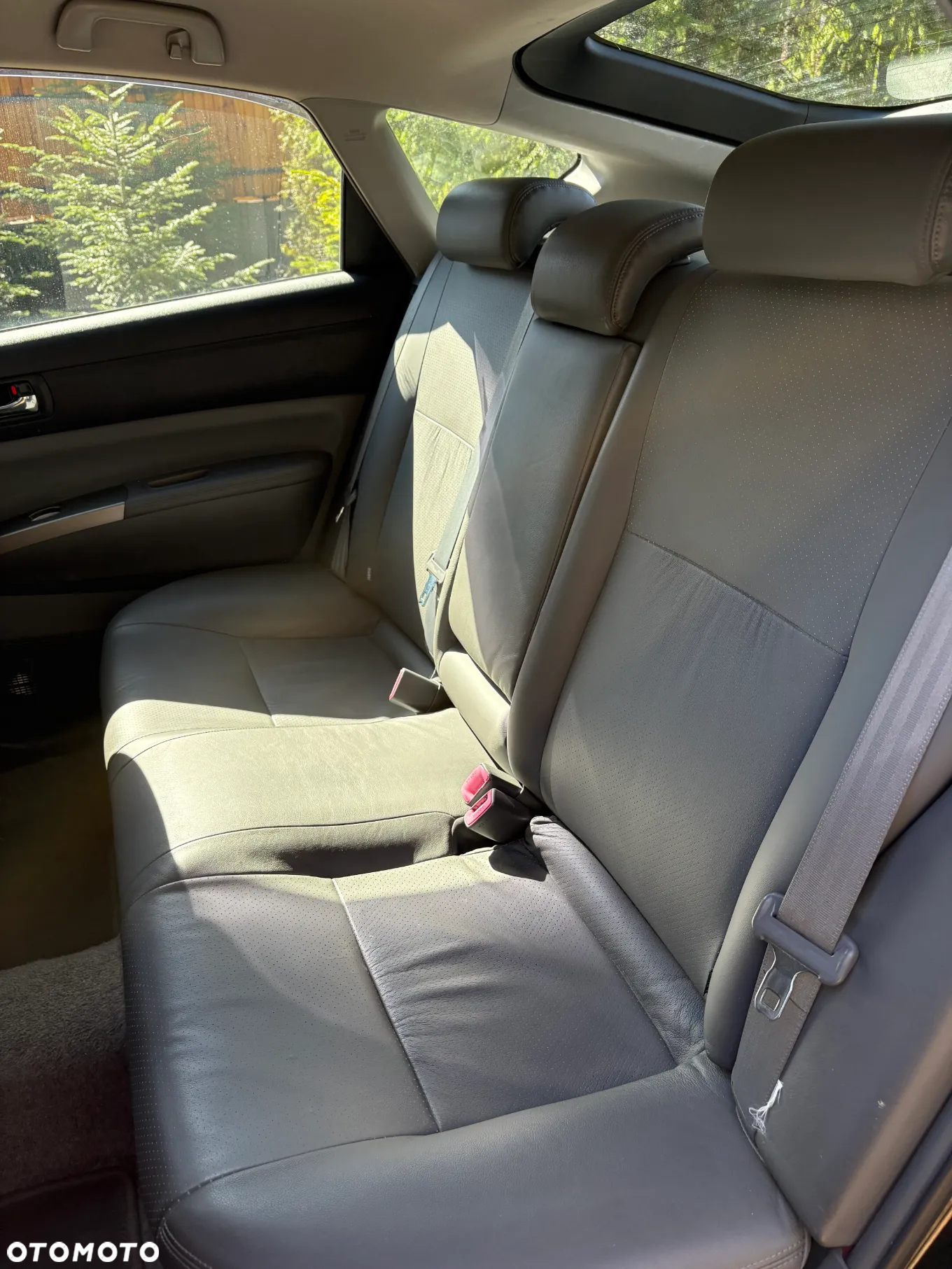 Toyota Prius (Hybrid) Executive - 16