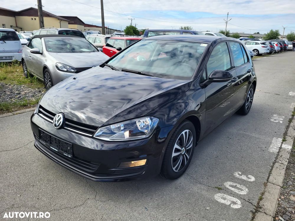 Volkswagen Golf - 1
