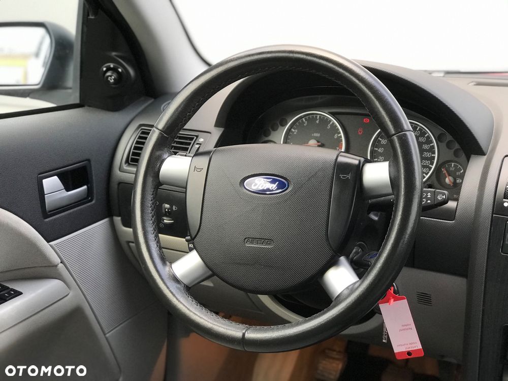 Ford Mondeo 1.8 Ghia - 16