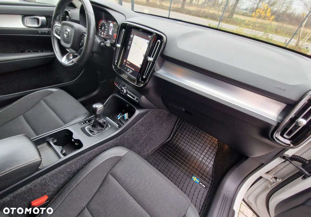 Volvo XC 40 T3 Momentum - 24