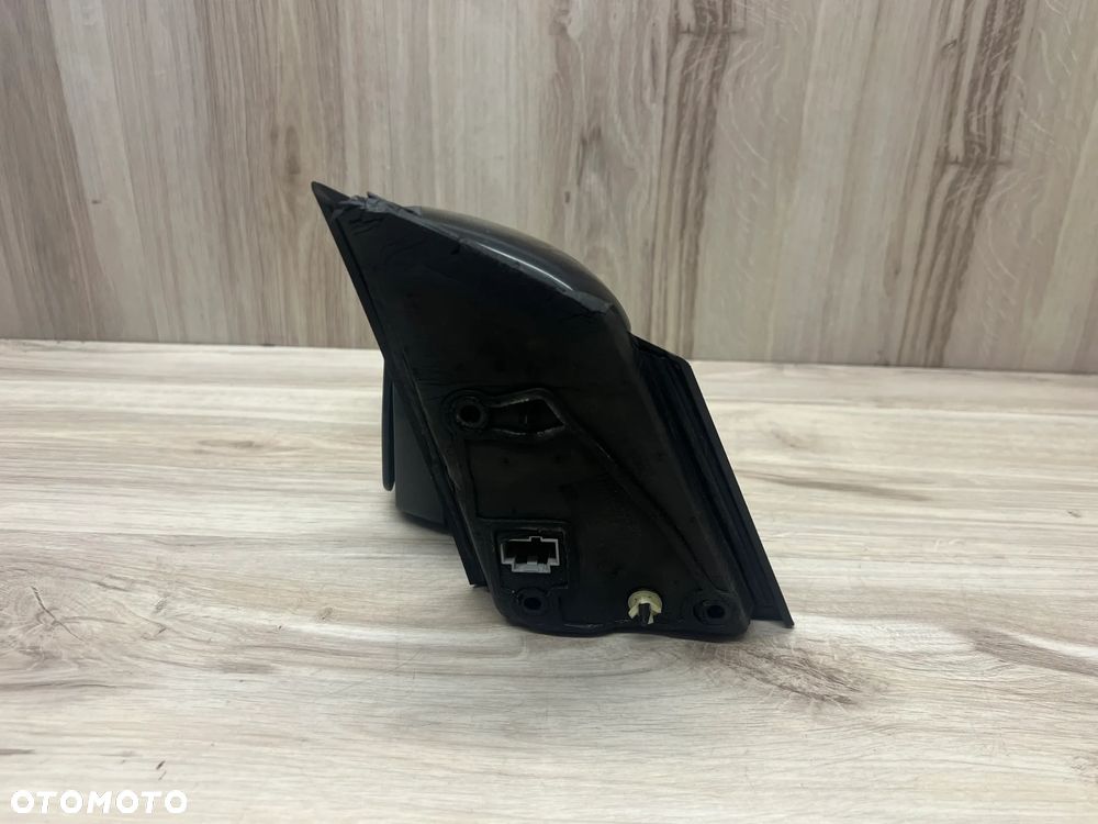 LUSTERKO LEWE FORD FOCUS MK3 6PIN - 2