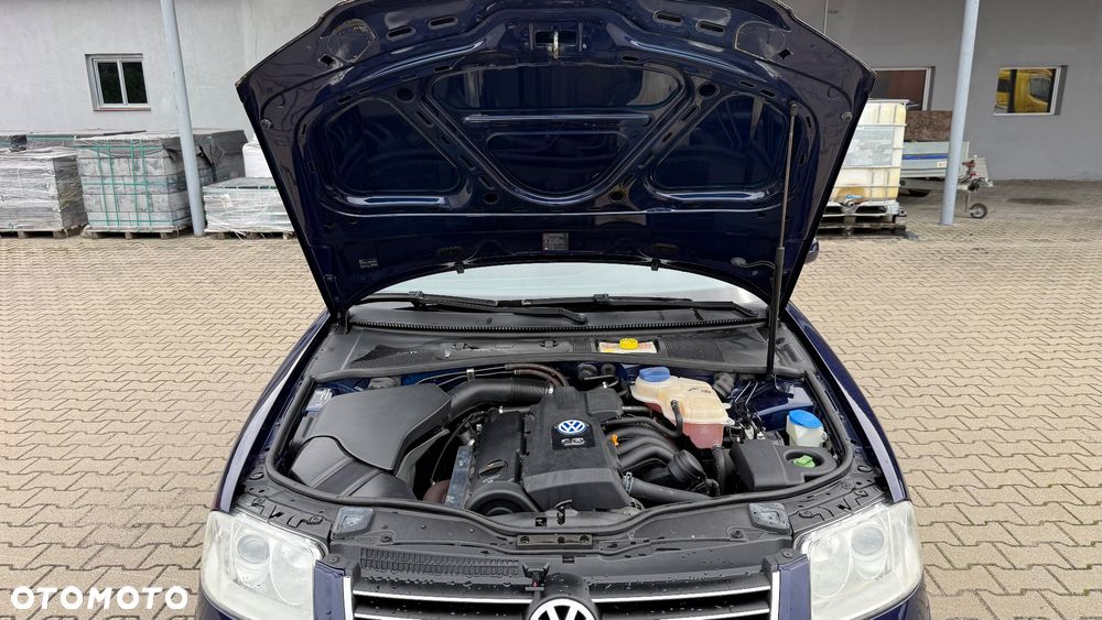 Volkswagen Passat 1.6 Comfortline Family - 22