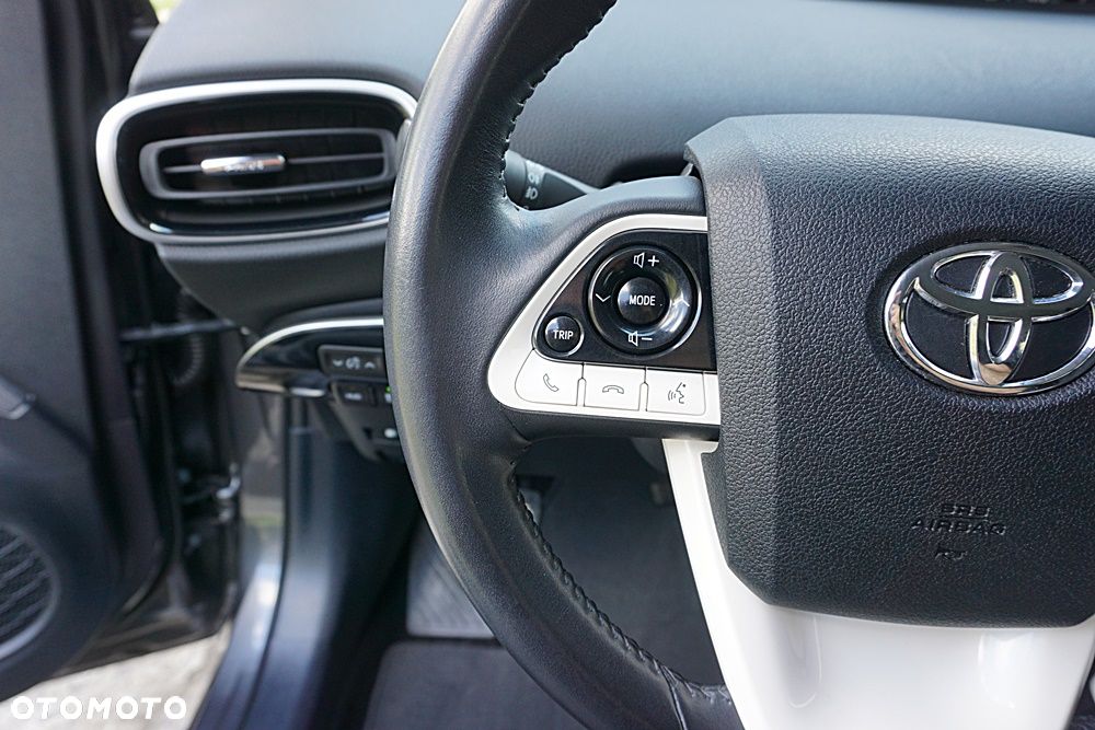 Toyota Prius Hybrid Executive - 25