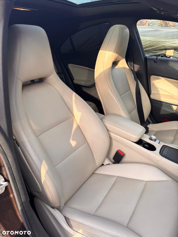 Mercedes-Benz CLA 250 4Matic 7G-DCT Sport - 18