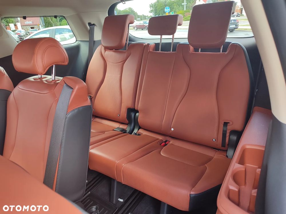 Kia Carnival - 12